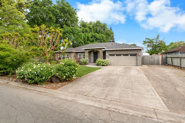 4817 E Morada Ln, Stockton, CA 95212