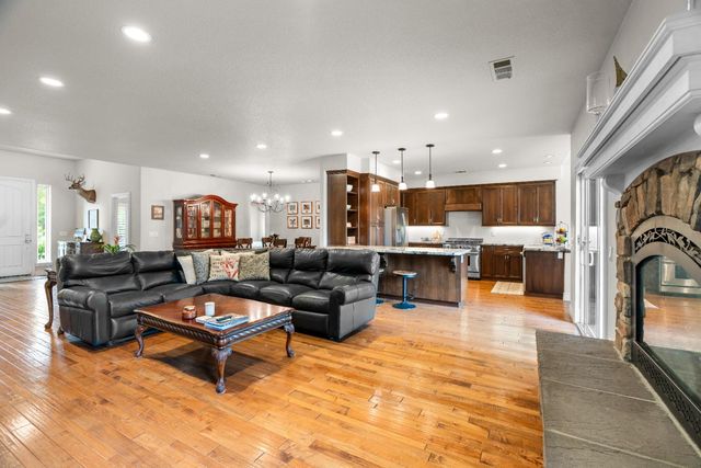 4817 E Morada Ln, Stockton, CA 95212