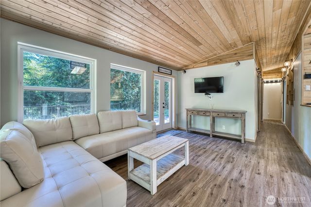 1671 E Sunset Hill Road, Shelton, WA 98584