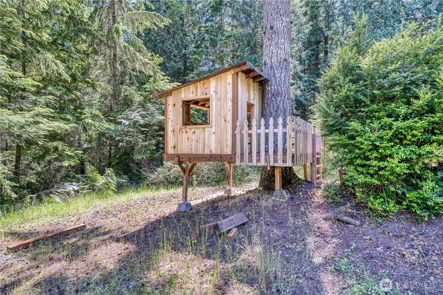 1671 E Sunset Hill Road, Shelton, WA 98584