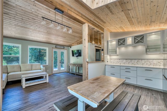 1671 E Sunset Hill Road, Shelton, WA 98584