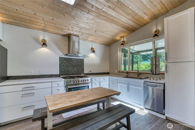 1671 E Sunset Hill Road, Shelton, WA 98584
