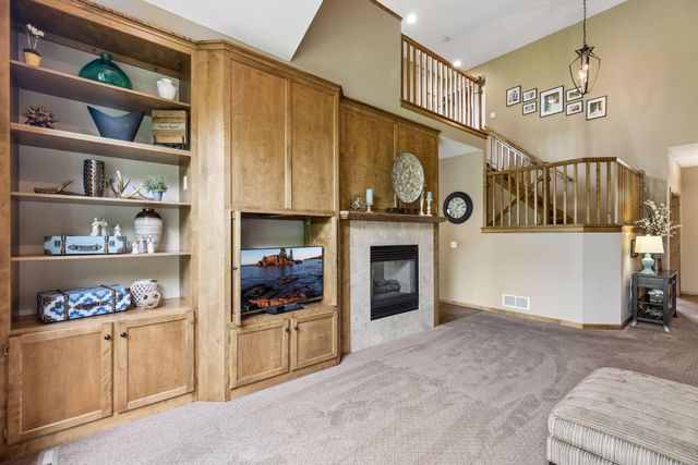 3362 Charleston Drive, Woodbury, MN 55129