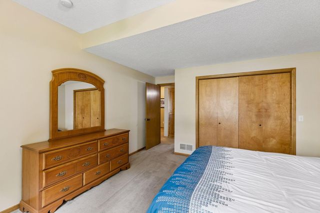 3362 Charleston Drive, Woodbury, MN 55129