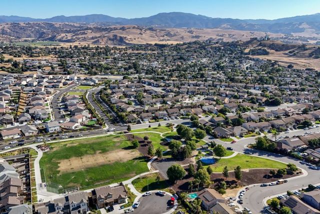 1740 Brentwood Court, Hollister, CA 95023