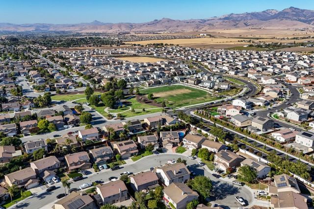 1740 Brentwood Court, Hollister, CA 95023