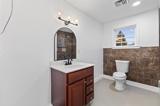 14 South Fairview, Johnston, RI 02919