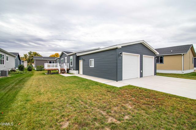1421 Fox Drive SE, Mandan, ND 58554 property photo