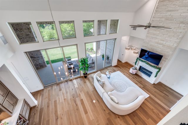 616 Saddle Crest Drive, Aubrey, TX 76227