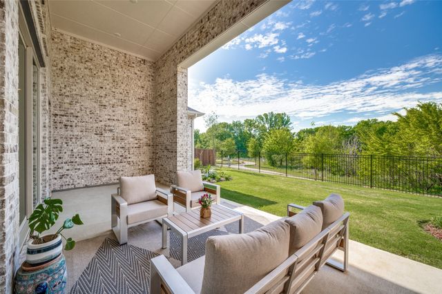 616 Saddle Crest Drive, Aubrey, TX 76227