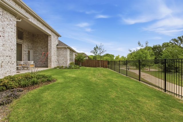616 Saddle Crest Drive, Aubrey, TX 76227