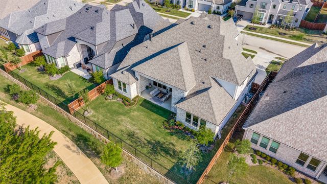 616 Saddle Crest Drive, Aubrey, TX 76227