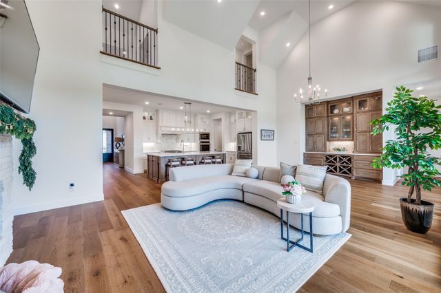 616 Saddle Crest Drive, Aubrey, TX 76227