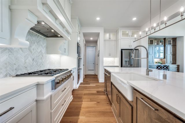 616 Saddle Crest Drive, Aubrey, TX 76227