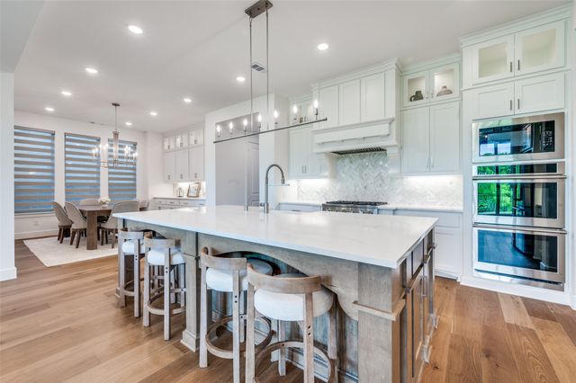 616 Saddle Crest Drive, Aubrey, TX 76227