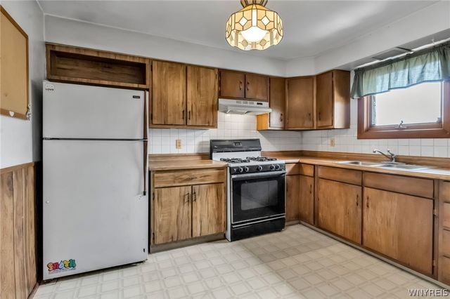 2549 Genesee Street, Cheektowaga, NY 14225