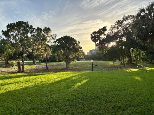 3960 Oaks Clubhouse Drive 401, Pompano Beach, FL 33069