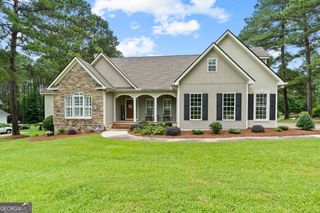 160 Hidden Lakes Drive, Gray, GA 31032