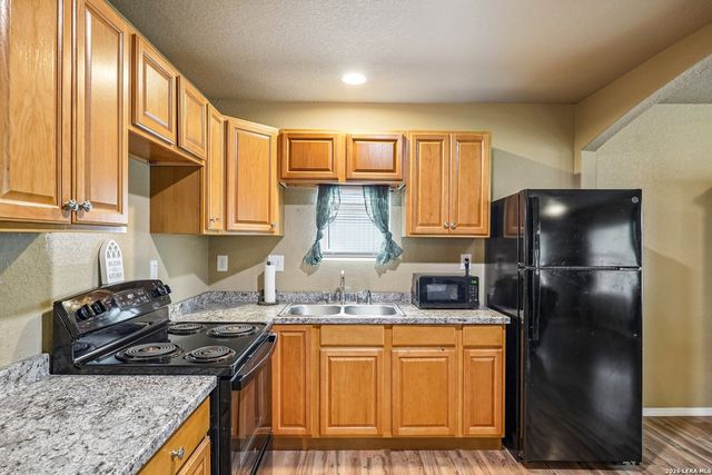 4229 & 4225 Mansion, Von Ormy, TX 78073