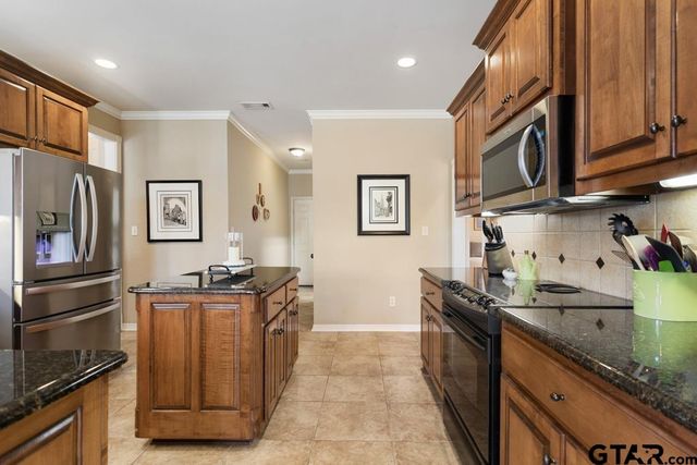 522 Susie, Chandler, TX 75758