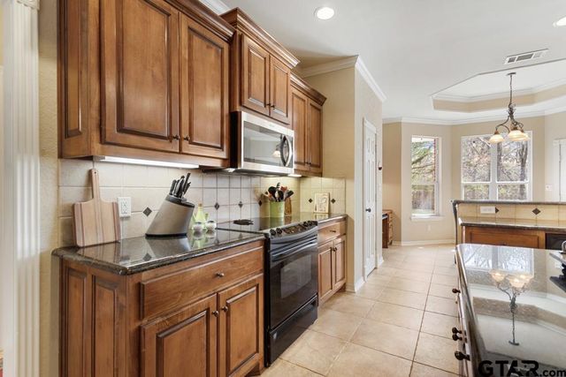 522 Susie, Chandler, TX 75758