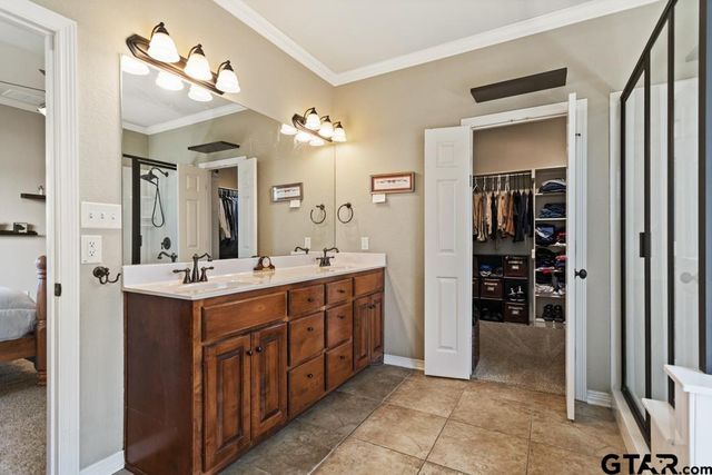 522 Susie, Chandler, TX 75758