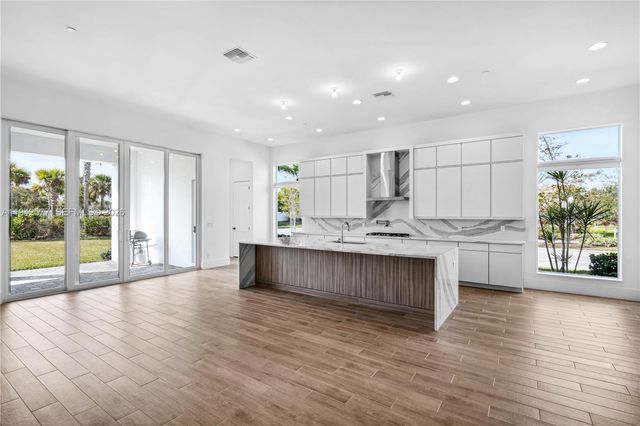 9281 Coral Isles Circle, Palm Beach Gardens, FL 33412