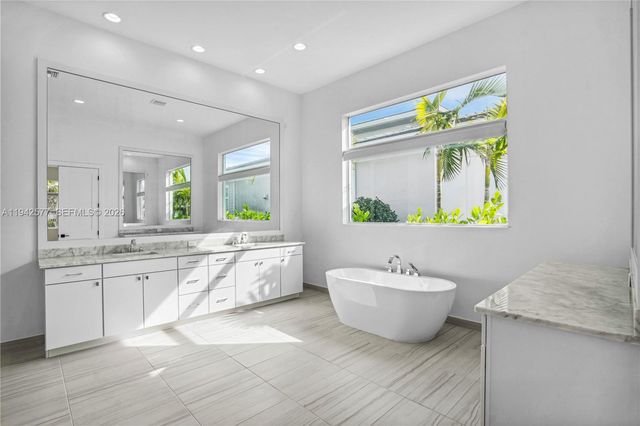 9281 Coral Isles Circle, Palm Beach Gardens, FL 33412