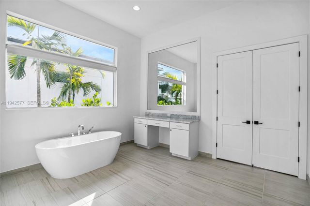 9281 Coral Isles Circle, Palm Beach Gardens, FL 33412
