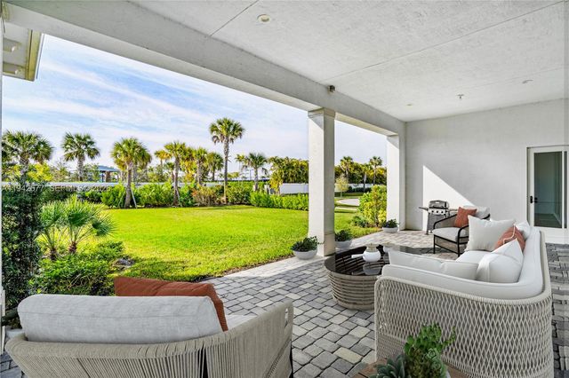 9281 Coral Isles Circle, Palm Beach Gardens, FL 33412
