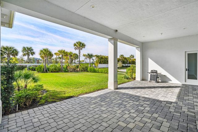 9281 Coral Isles Circle, Palm Beach Gardens, FL 33412
