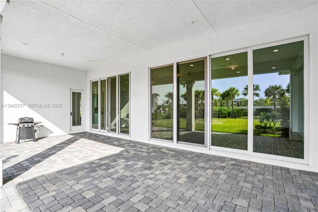 9281 Coral Isles Circle, Palm Beach Gardens, FL 33412