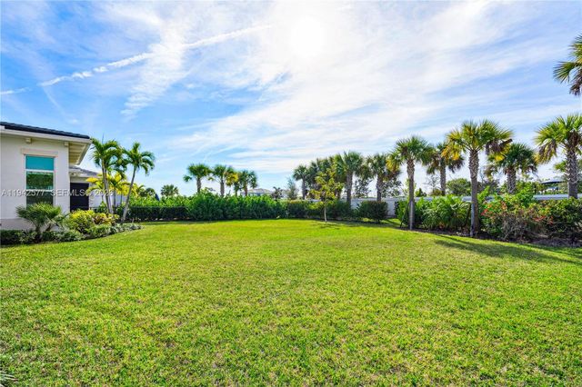 9281 Coral Isles Circle, Palm Beach Gardens, FL 33412