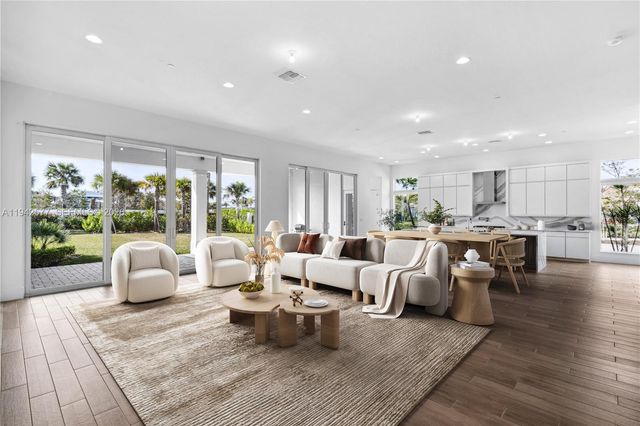 9281 Coral Isles Circle, Palm Beach Gardens, FL 33412