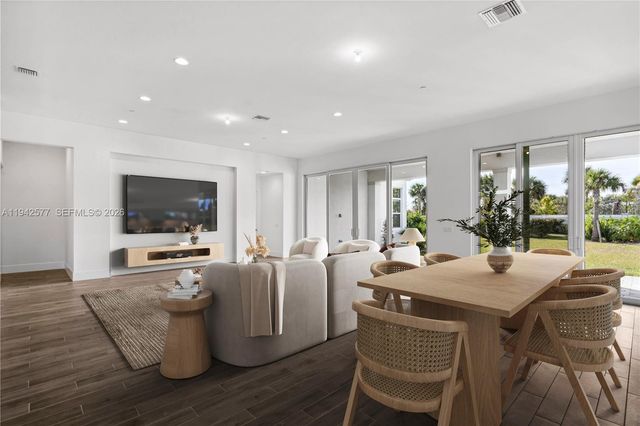 9281 Coral Isles Circle, Palm Beach Gardens, FL 33412