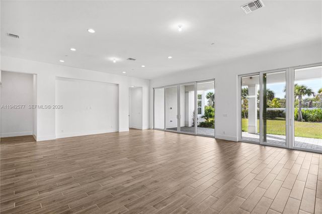 9281 Coral Isles Circle, Palm Beach Gardens, FL 33412