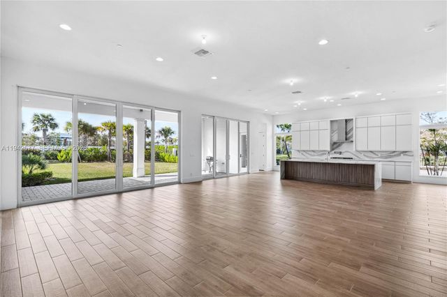 9281 Coral Isles Circle, Palm Beach Gardens, FL 33412