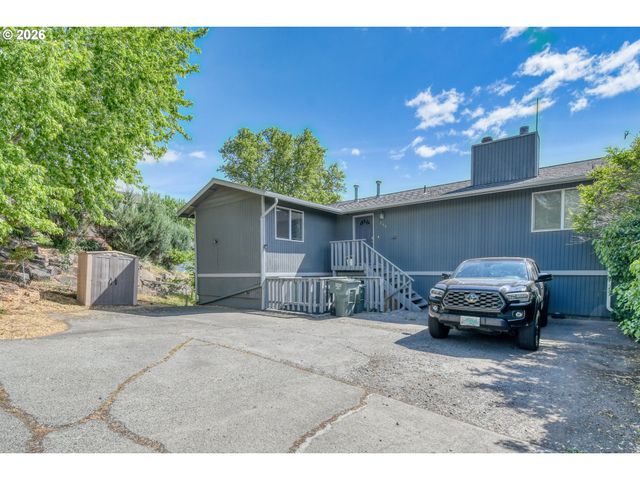 704 Nw 4TH St, Pendleton, OR 97801