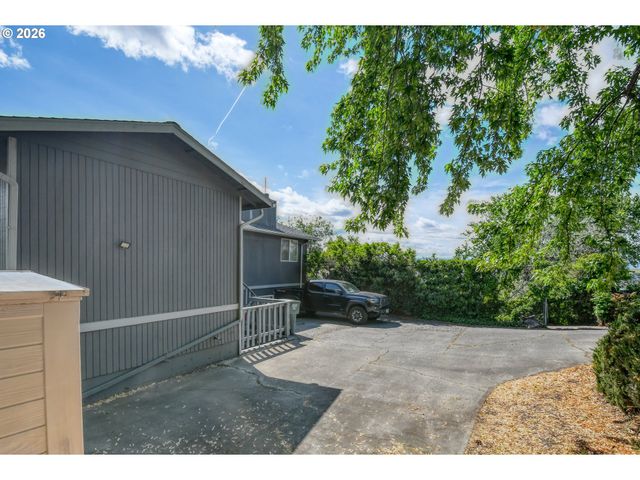 704 Nw 4TH St, Pendleton, OR 97801