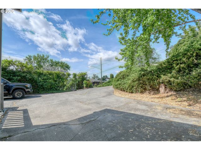 704 Nw 4TH St, Pendleton, OR 97801