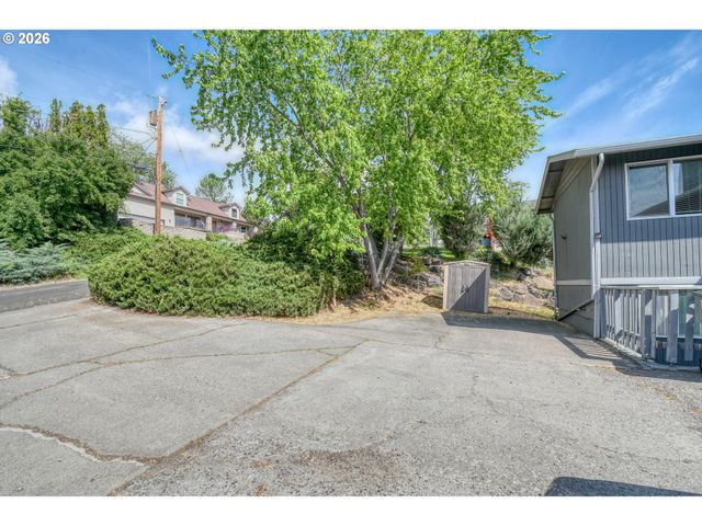 704 Nw 4TH St, Pendleton, OR 97801