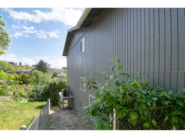 704 Nw 4TH St, Pendleton, OR 97801