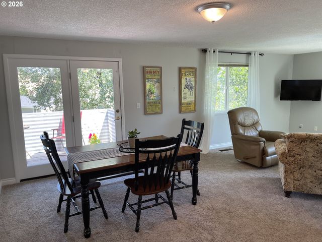 704 Nw 4TH St, Pendleton, OR 97801