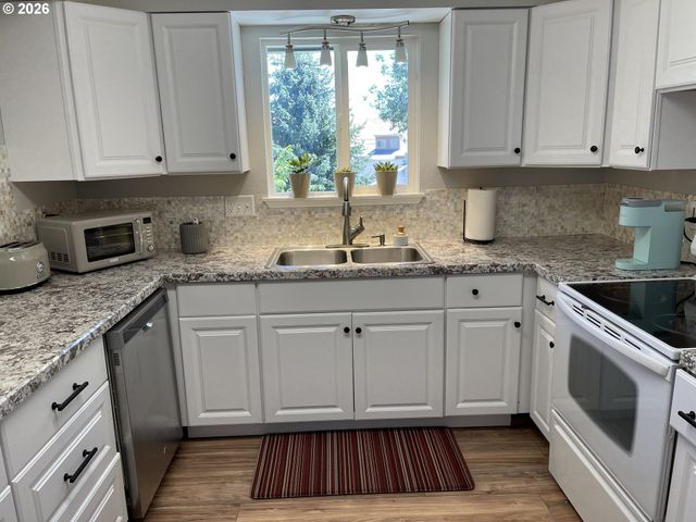 704 Nw 4TH St, Pendleton, OR 97801