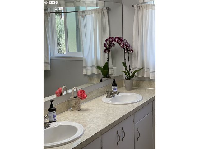 704 Nw 4TH St, Pendleton, OR 97801