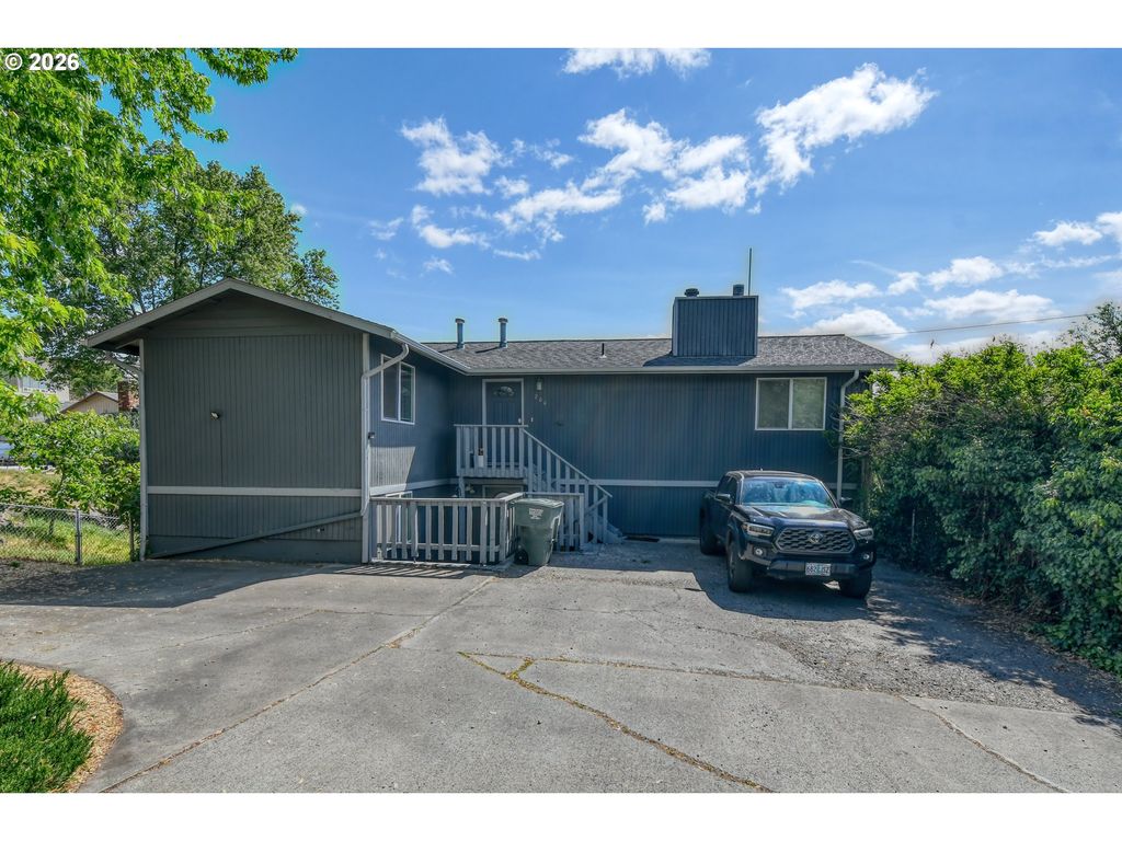 704 Nw 4TH St, Pendleton, OR 97801