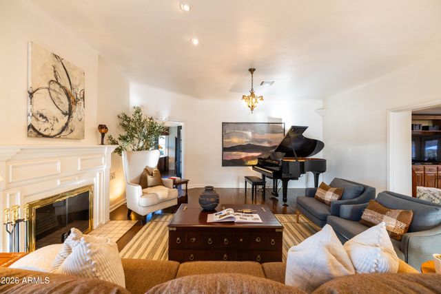 313 W HOLLY Street, Phoenix, AZ 85003