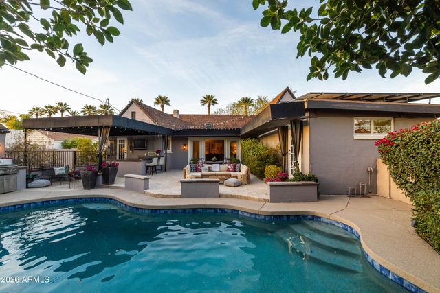 313 W HOLLY Street, Phoenix, AZ 85003