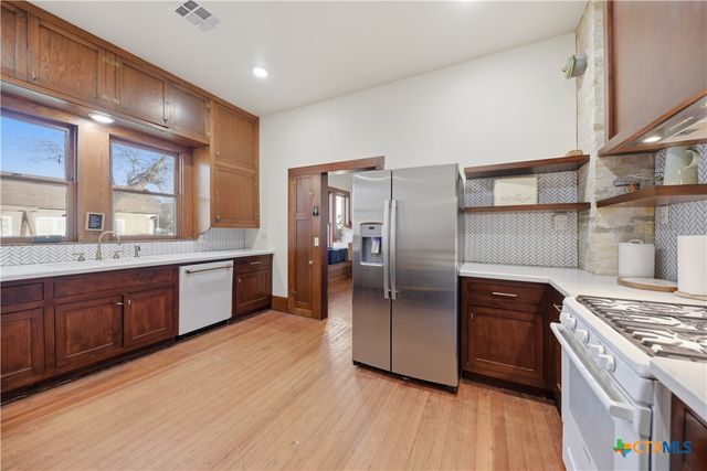 306 N Avenue E, Shiner, TX 77984