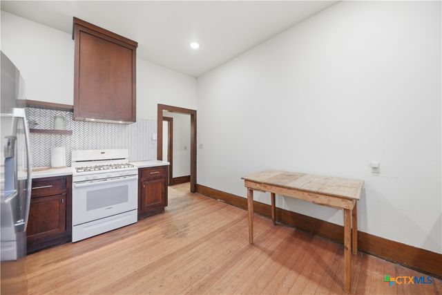 306 N Avenue E, Shiner, TX 77984